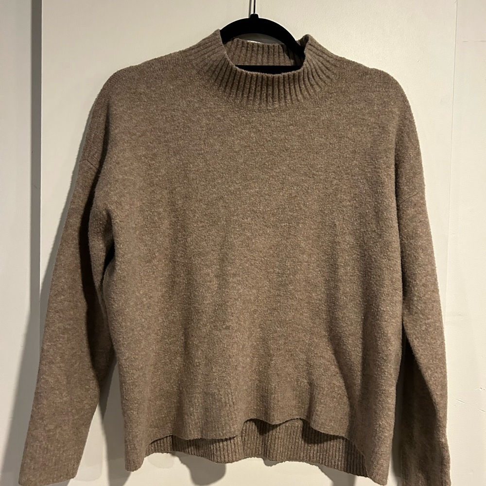 Women's Uniqlo Tan Sweater